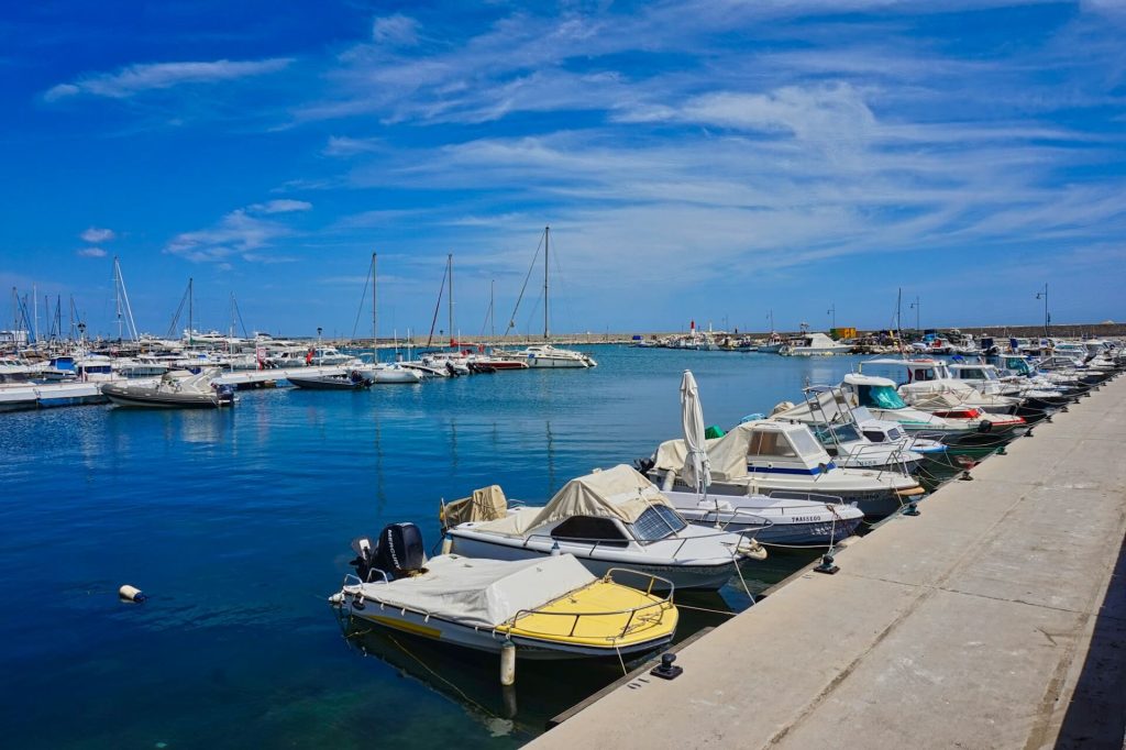 Estepona haven 1 - Photo by Christian Hergesell on Unsplash